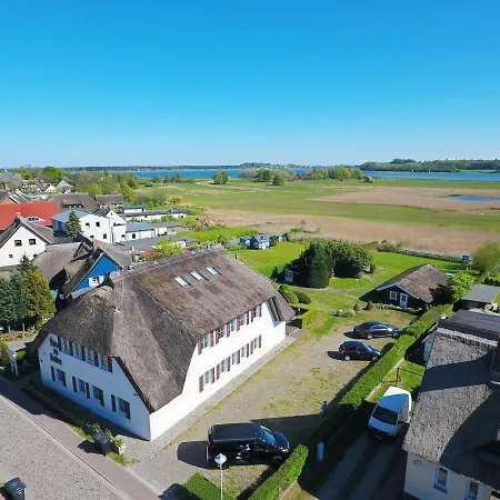 Haus Am Bodden 아파트 *